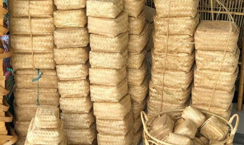 Kerajinan Besek Bambu